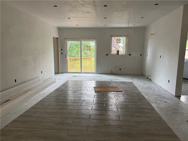 $575,000 | 125 Homestead Avenue, Portsmouth, RI 02872