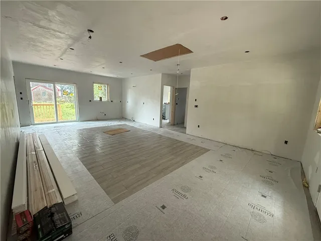 $575,000 | 125 Homestead Avenue, Portsmouth, RI 02872