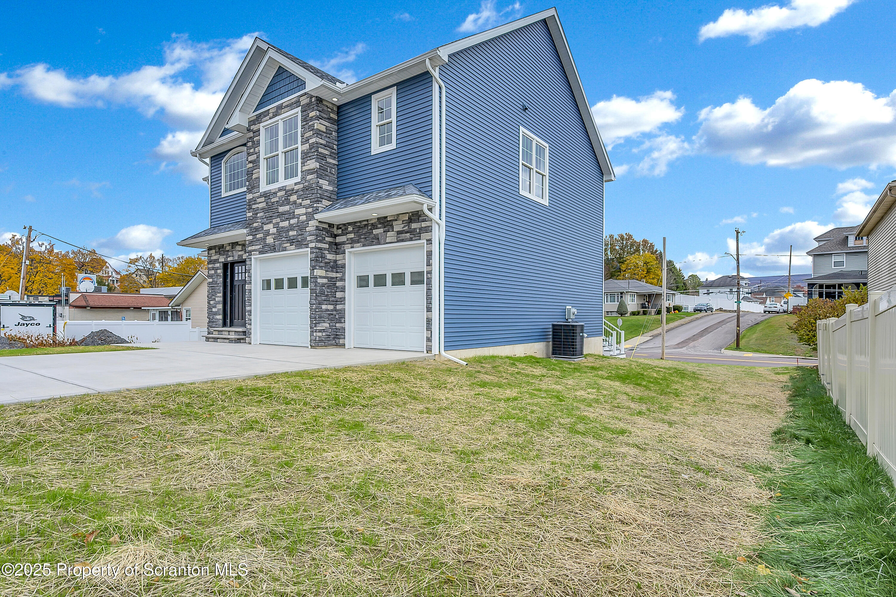 11 Riverview Drive Jessup, PA 18434 - Photo 28 of 58 Side