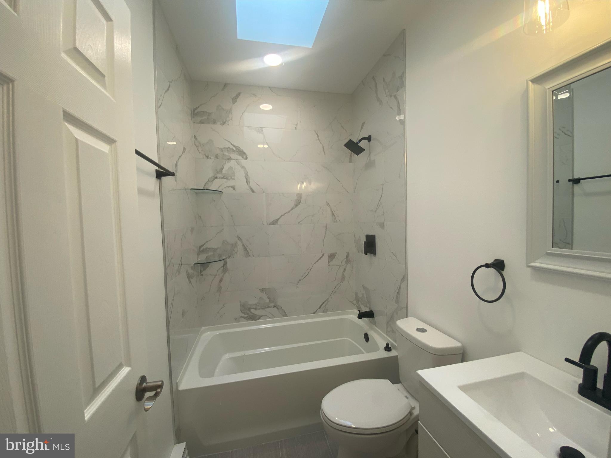 4019 Old York Road, Unit 1 Philadelphia, PA 19140 - Photo 3 of 5 a bathroom with a toilet a sink and bathtub