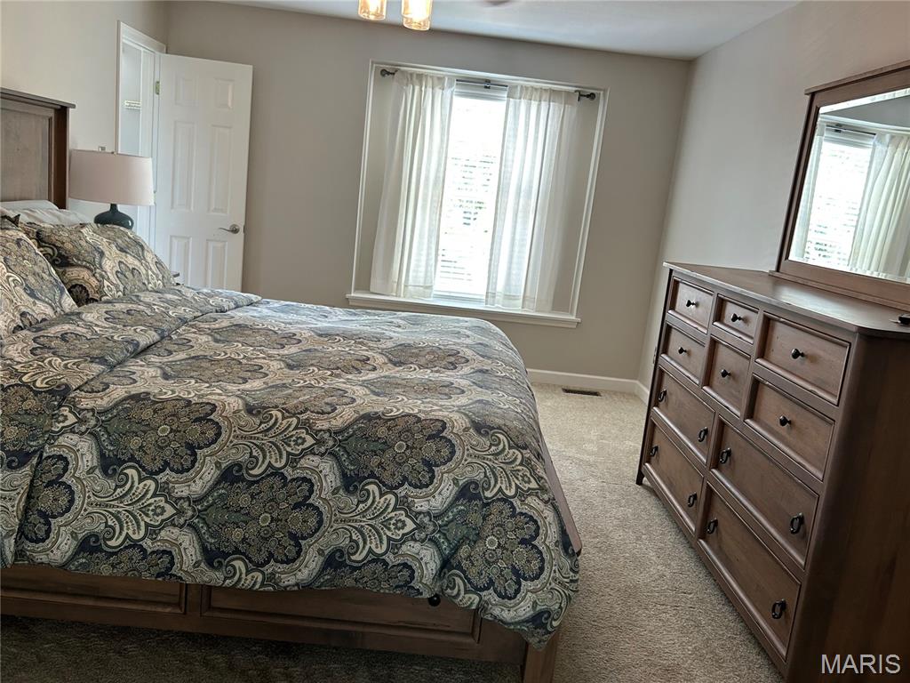 282 Dickens Farm Lane Ballwin, MO 63021 - Photo 8 of 12