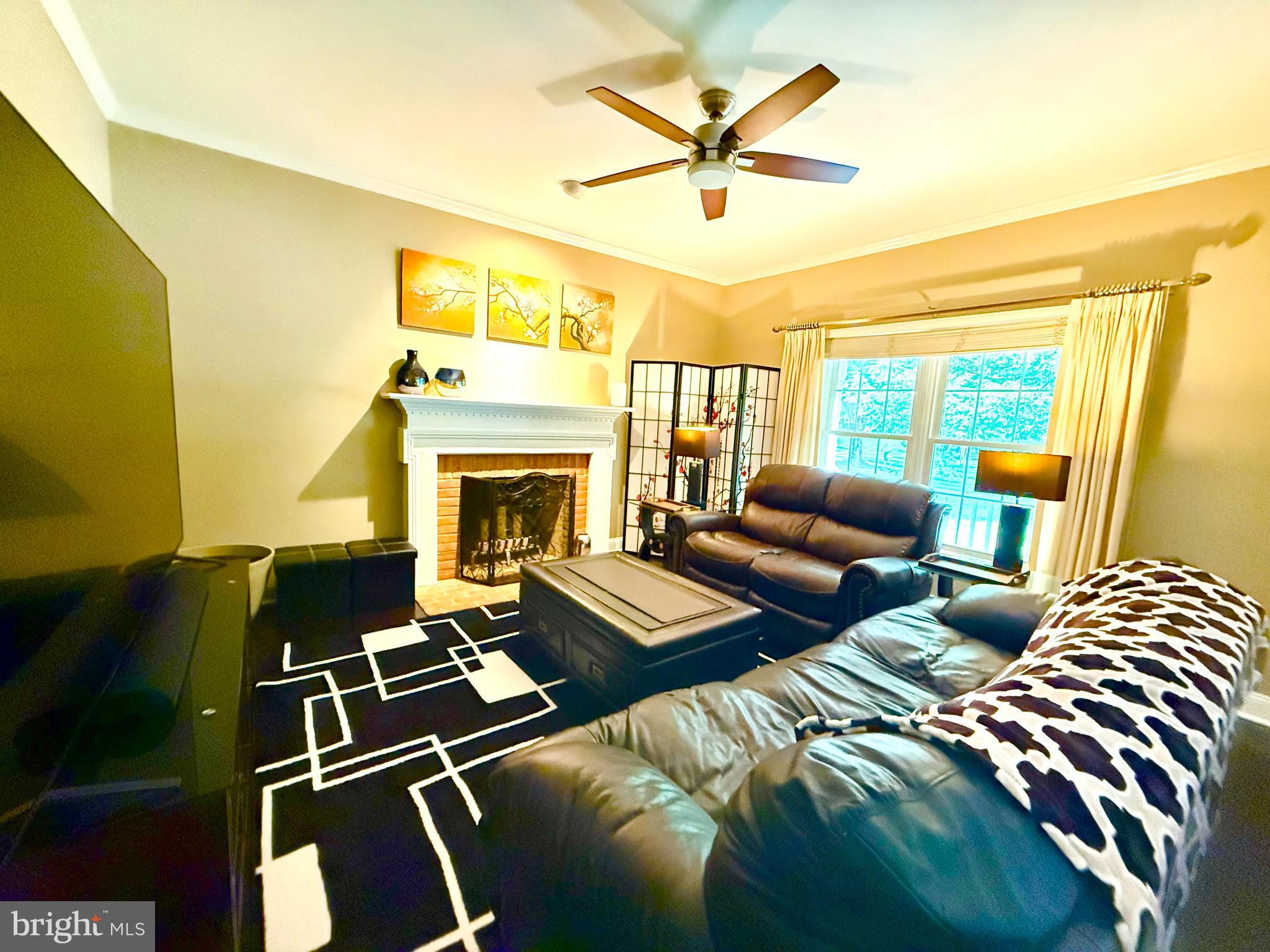 2462 Five Shillings Road Frederick, MD 21701 - Photo 15 of 55 Living Room