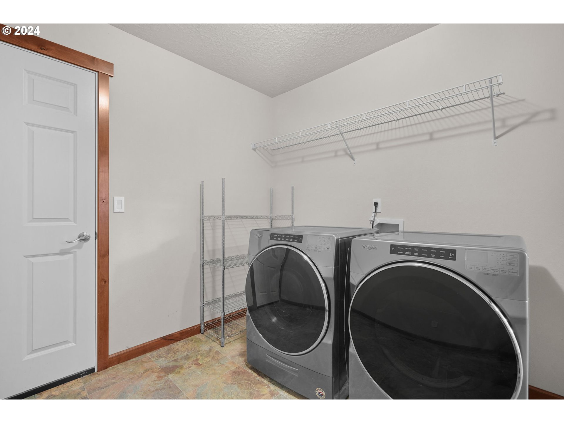 86002 Edenvale Road Pleasant Hill, OR 97455 - Photo 35 of 48 a utility room with dryer and washer