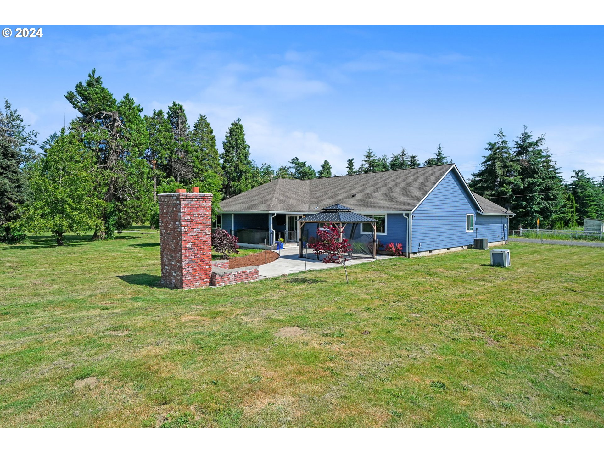86002 Edenvale Road Pleasant Hill, OR 97455 - Photo 40 of 48 a front view of a house with a garden and yard