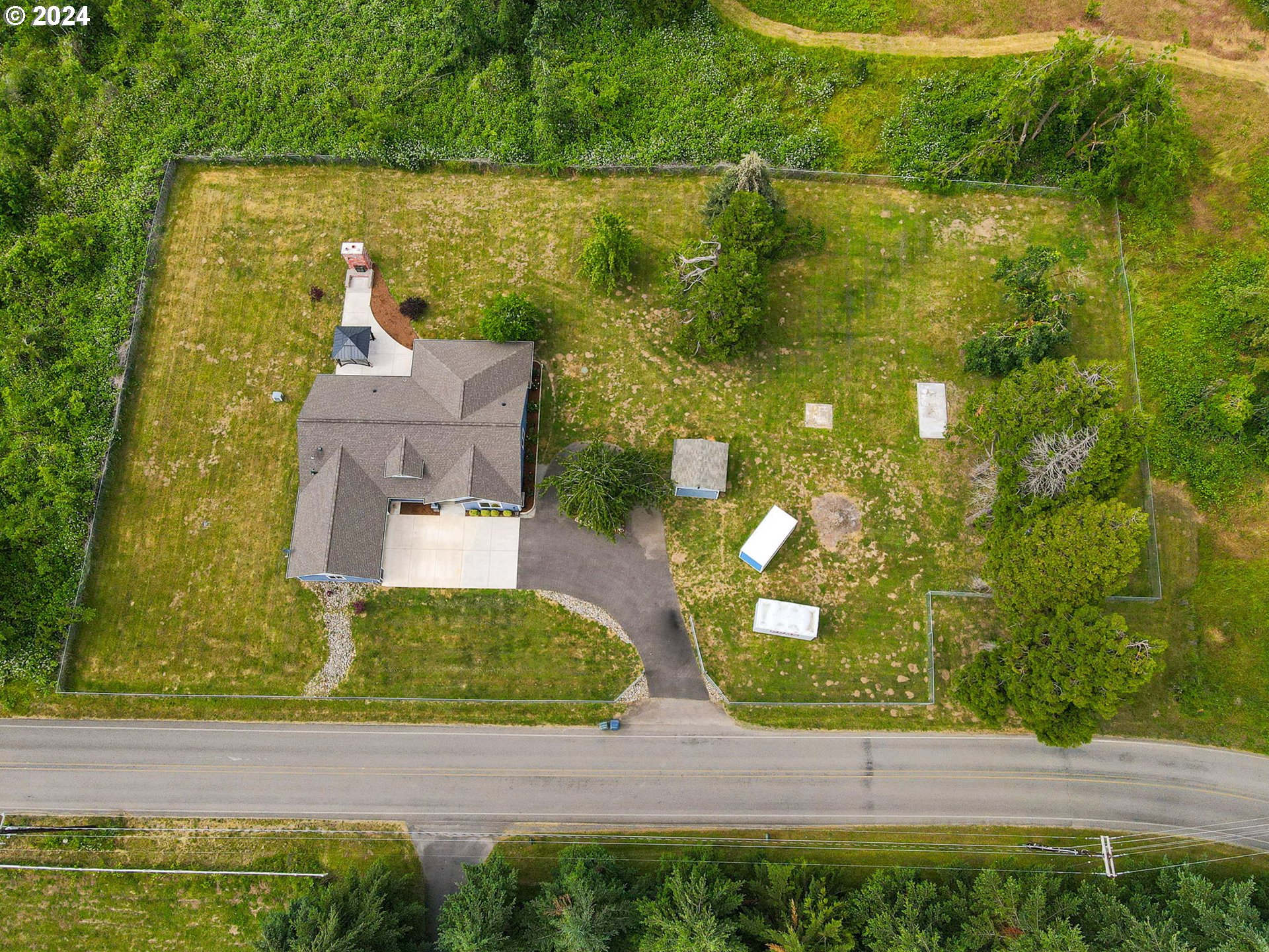 86002 Edenvale Road Pleasant Hill, OR 97455 - Photo 46 of 48 an aerial view of a house with a yard