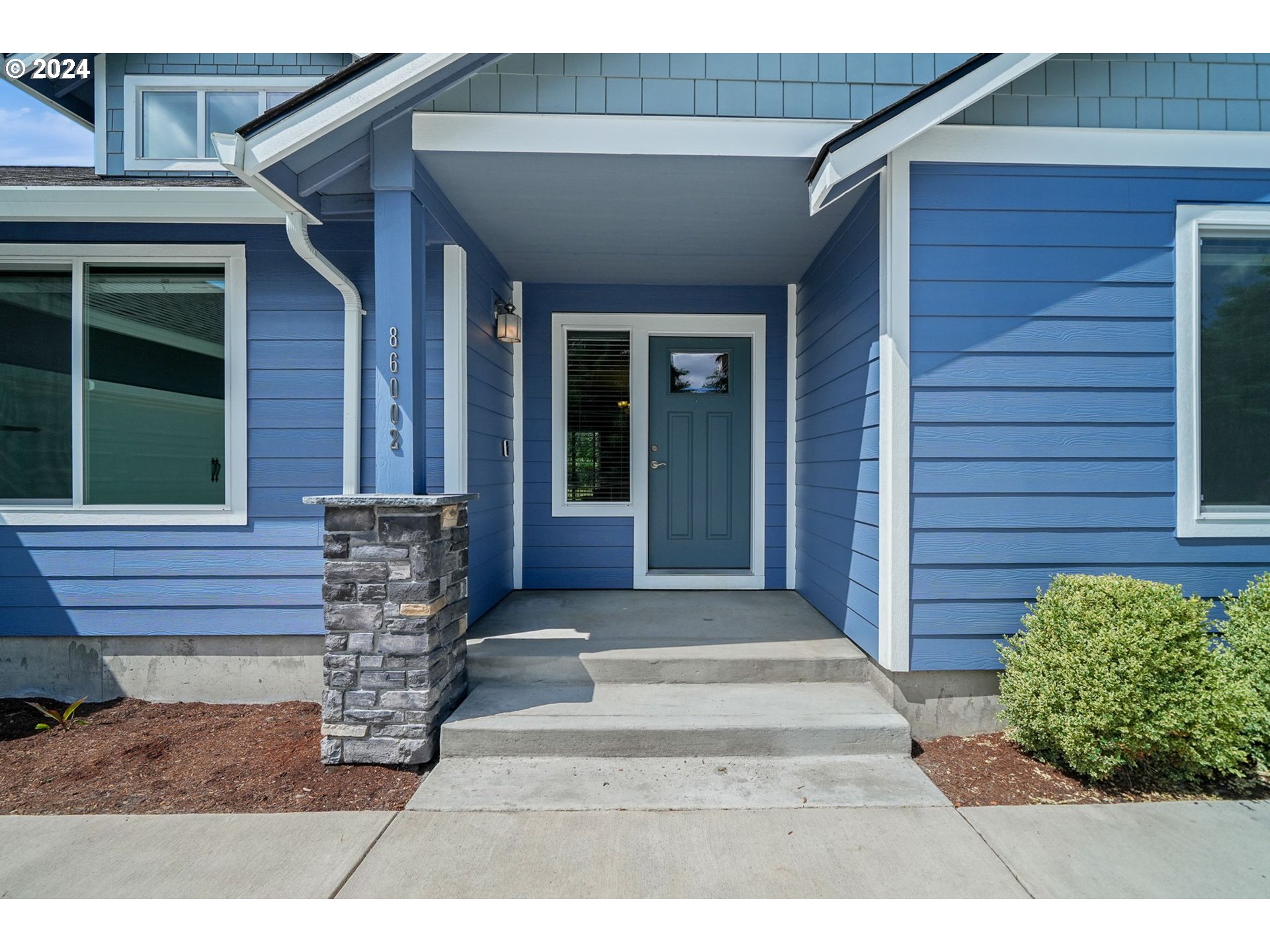 86002 Edenvale Road Pleasant Hill, OR 97455 - Photo 5 of 48 a front view of a house with a garden