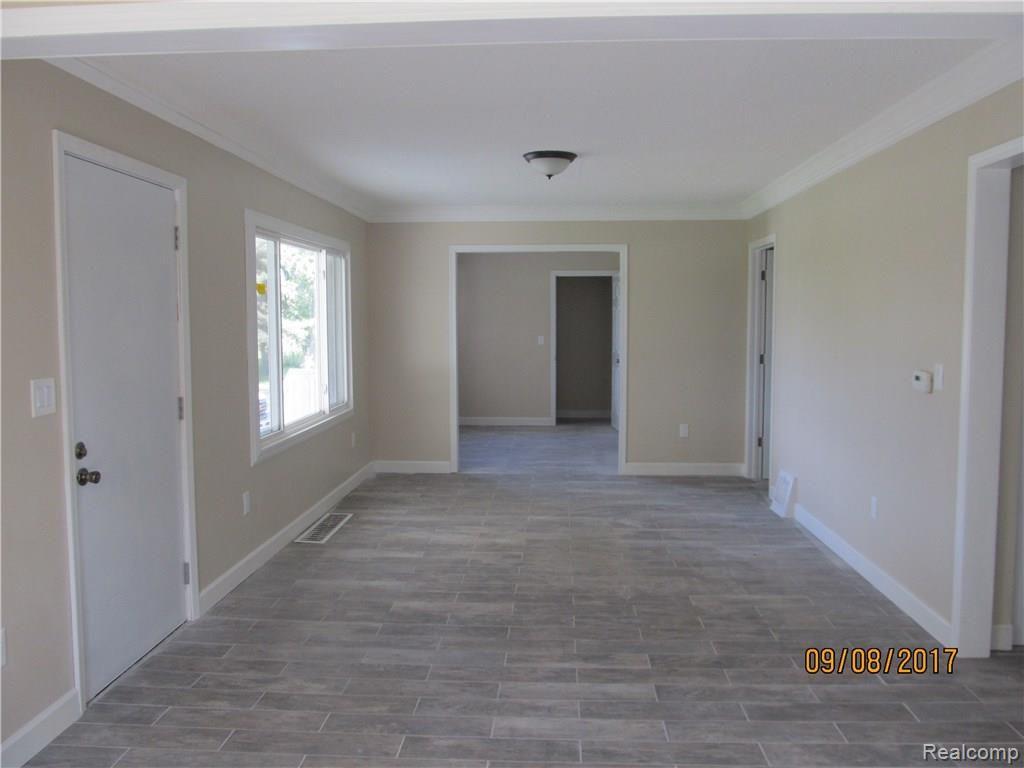 4227 Belsay Road Burton, MI 48519 - Photo 9 of 18 IMG_9412.JPG