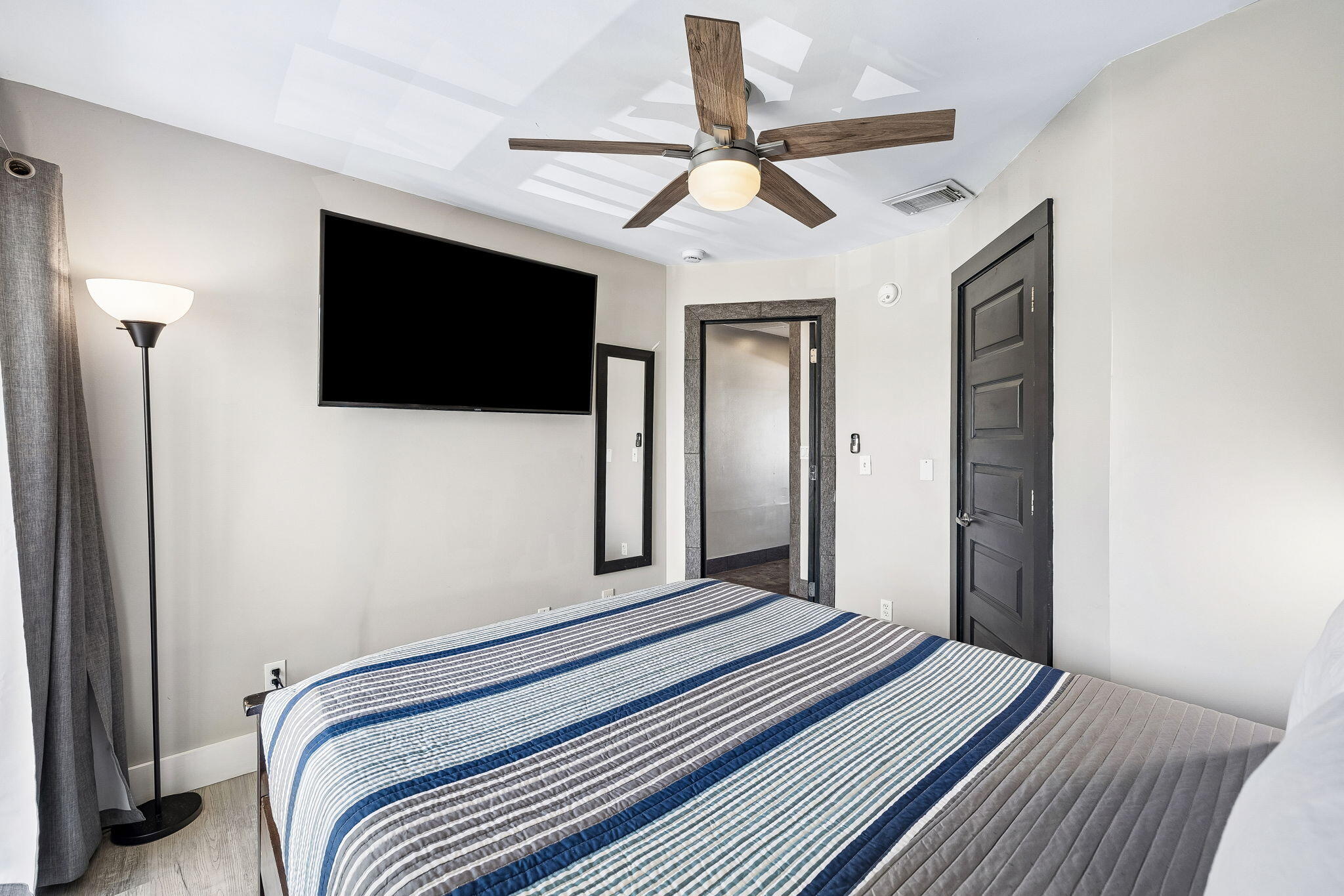 17305 Front Beach Road, Unit 1 Panama City Beach, FL 32413 - Photo 25 of 37 Room 2