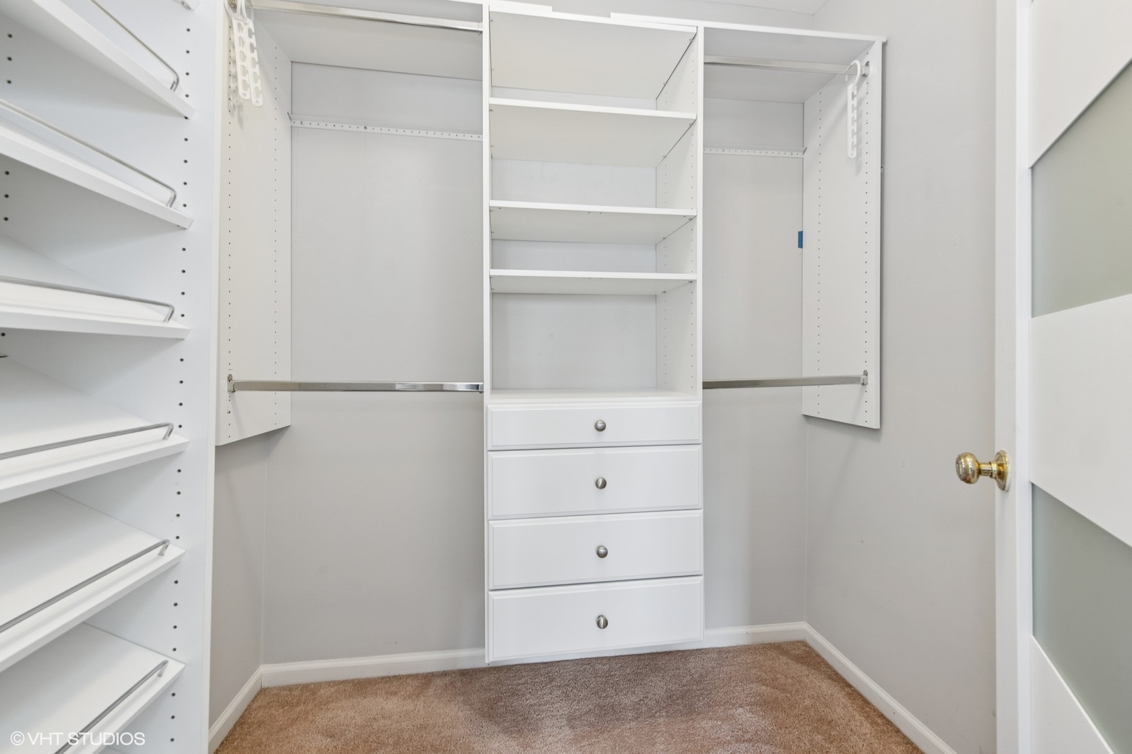 1136 Georgetown Way Vernon Hills, IL 60061 - Photo 16 of 21 a view of walk in closet