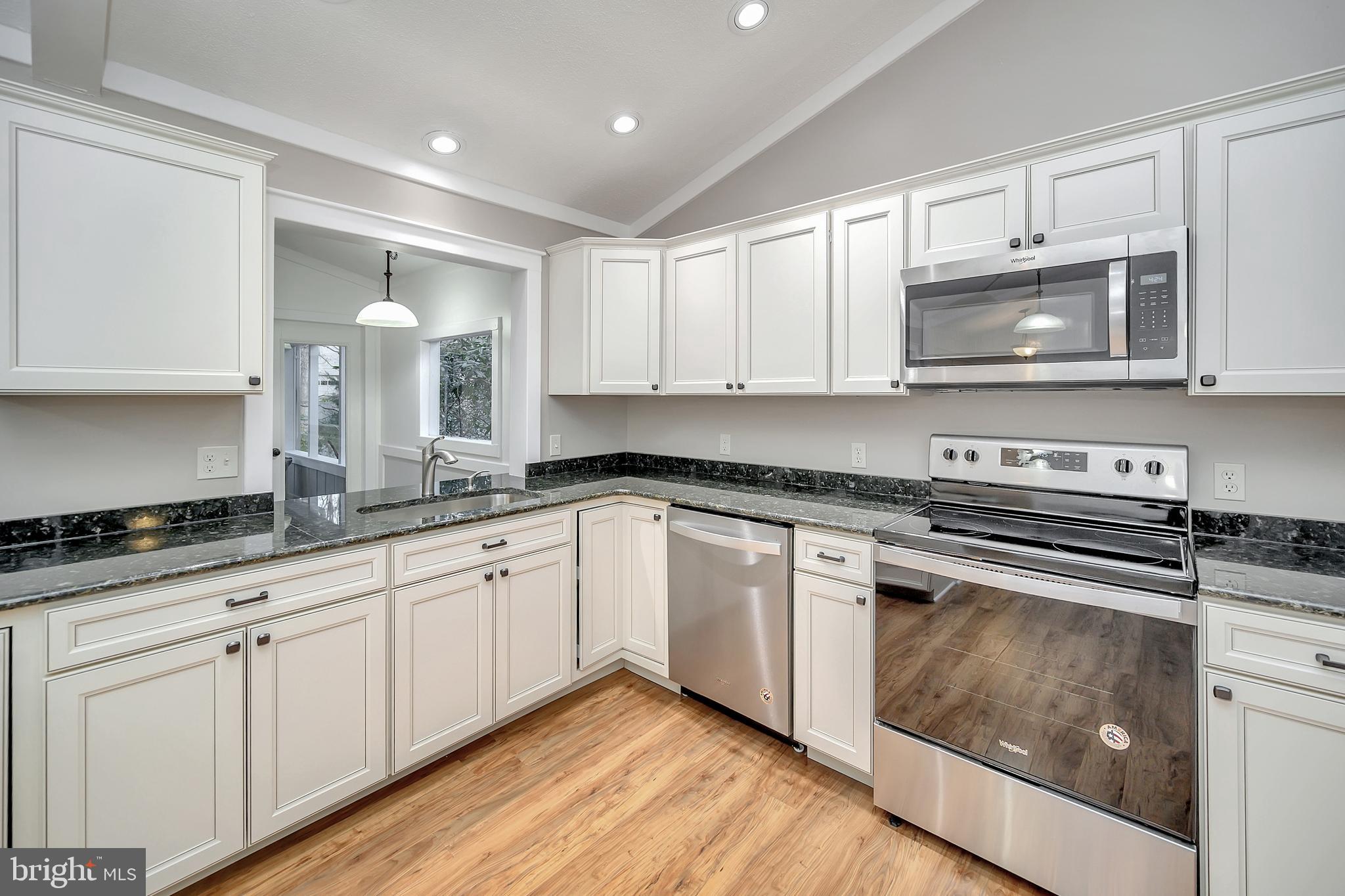 204 Birdie Road Locust Grove, VA 22508 - Photo 10 of 50 Plenty of granite countertops for preparing meals