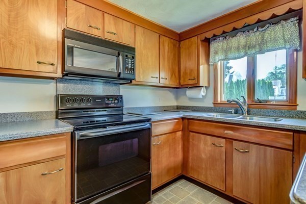 337 David Street Fall River, MA 02720 - Photo 14 of 40 Gallery Image 14