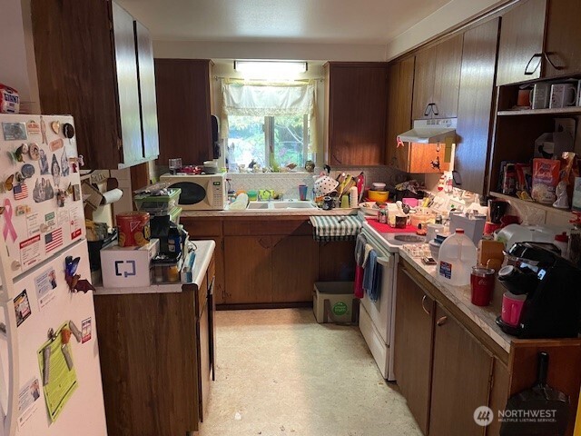 20 Jonathan Road Bothell, WA 98012 - Photo 2 of 8 a kitchen with lots of counter top space