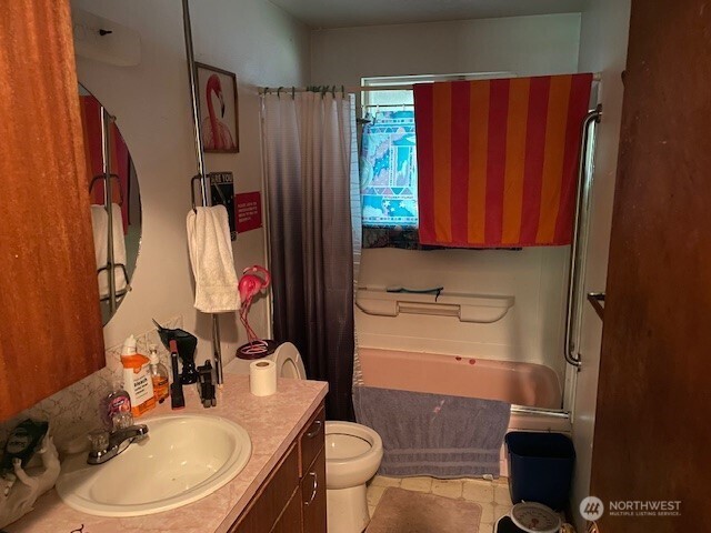 20 Jonathan Road Bothell, WA 98012 - Photo 4 of 8 a bathroom with a sink toilet and shower