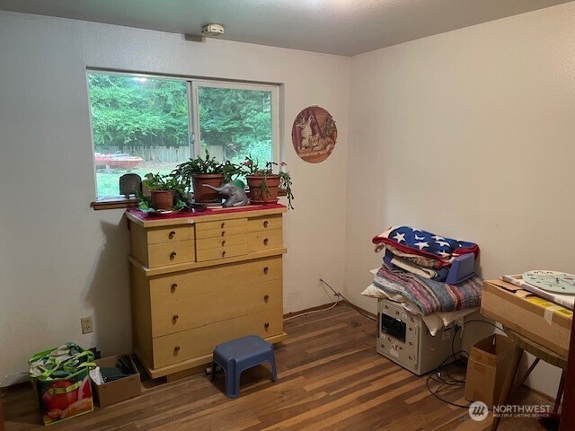 20 Jonathan Road Bothell, WA 98012 - Photo 5 of 8 a living room with furniture and a window