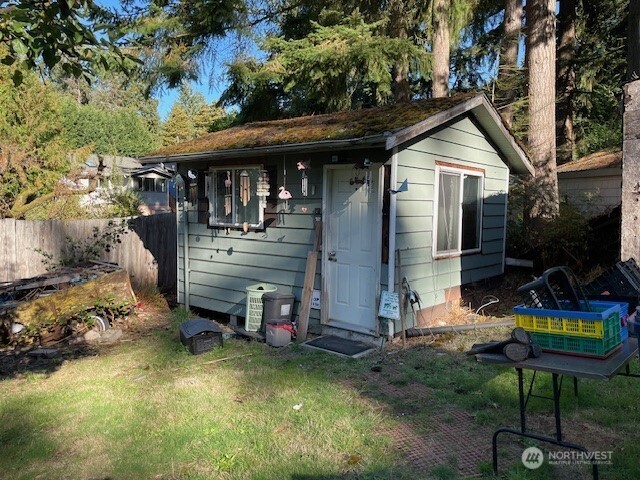 20 Jonathan Road Bothell, WA 98012 - Photo 7 of 8 a backyard of a house with barbeque oven table and chairs