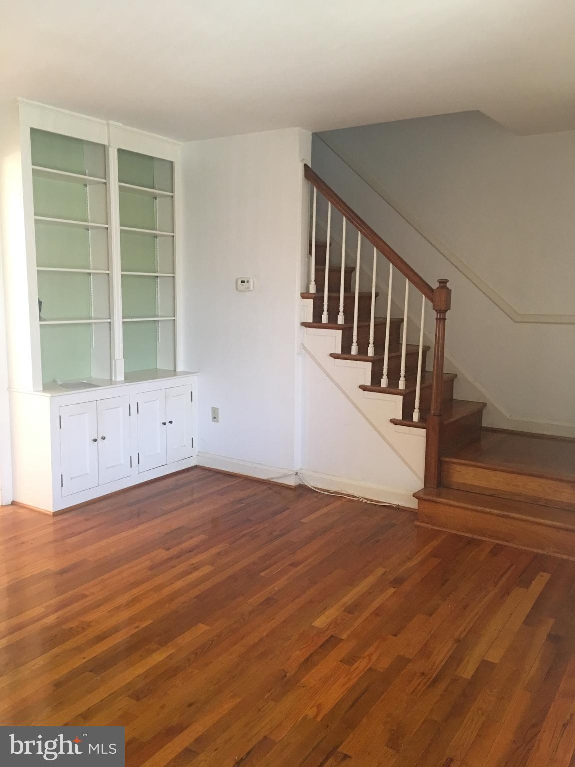 1011 St Dunstans Road Baltimore, MD 21212 - Photo 3 of 22 Living Room