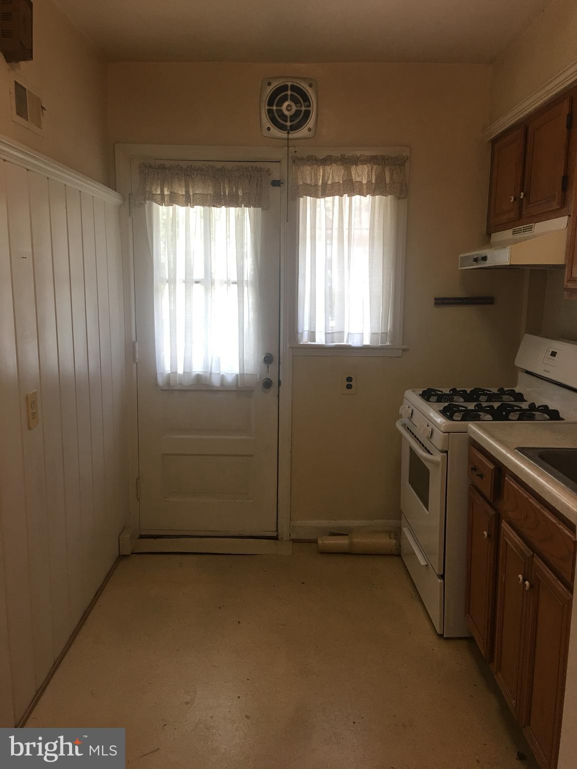 1011 St Dunstans Road Baltimore, MD 21212 - Photo 7 of 22 Kitchen