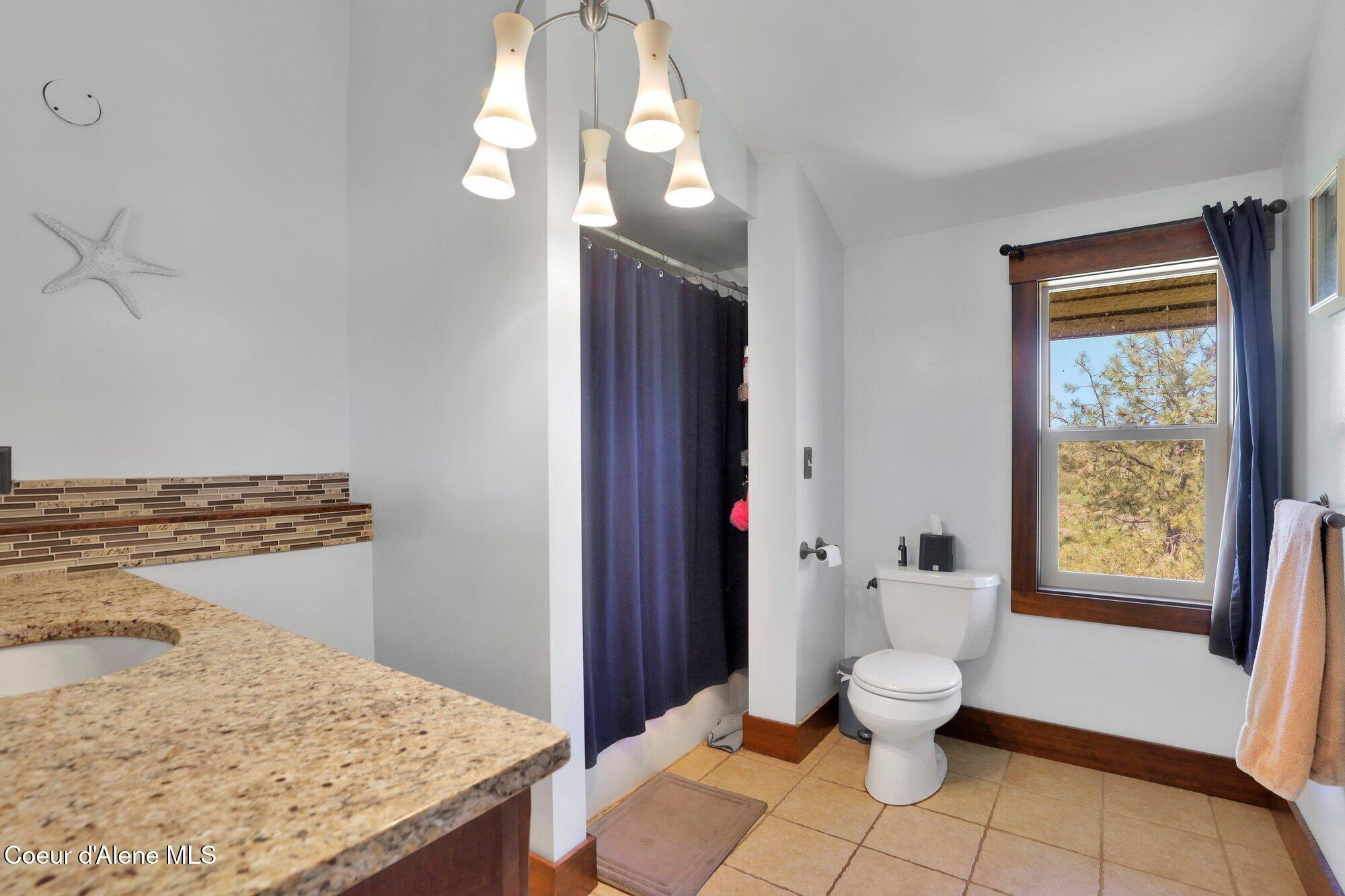 13625 South Sherman Road Spokane, WA 99224 - Photo 17 of 39 Bathroom