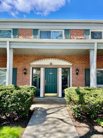 $199,900 | 706 East Algonquin Road, Unit 204, Arlington Heights, IL 60005