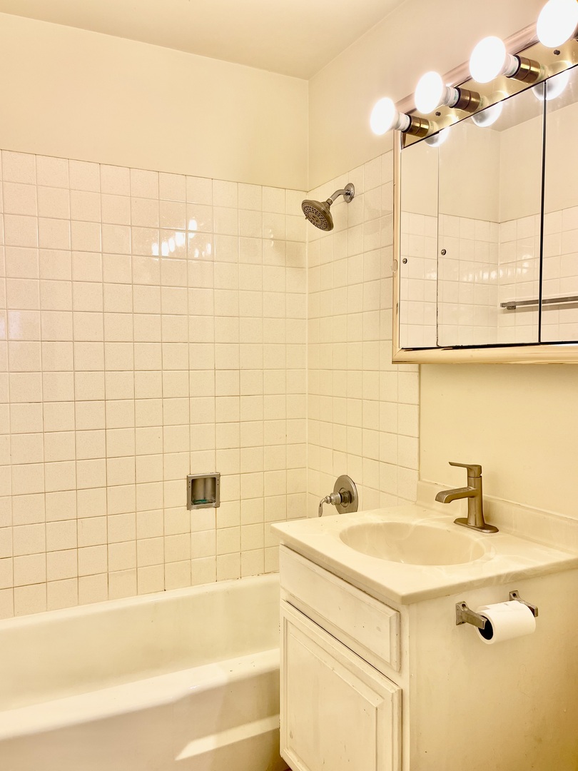 706 East Algonquin Road, Unit 204 Arlington Heights, IL 60005 - Photo 11 of 14
