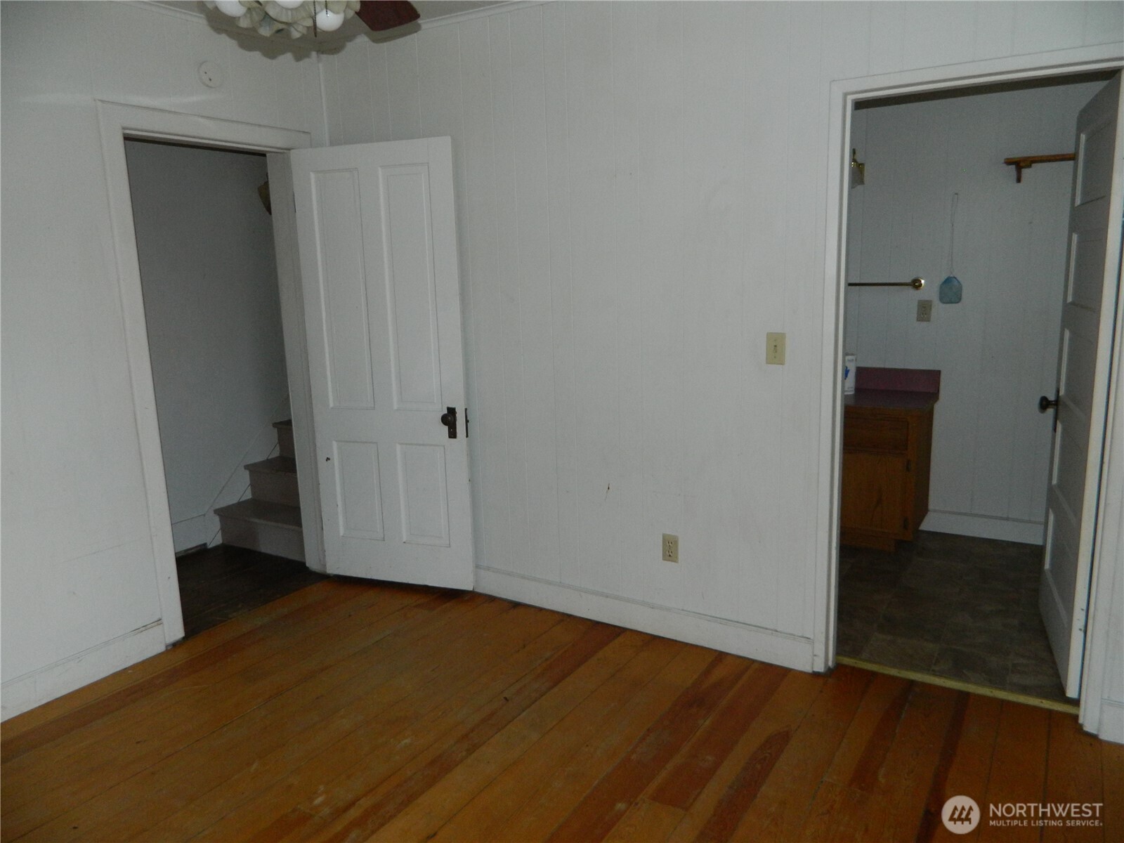 26 Palmer Avenue Loomis, WA 98827 - Photo 15 of 20 an empty room with wooden floor