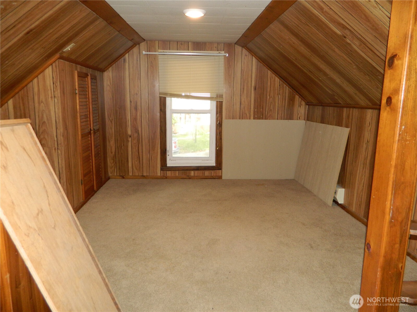 26 Palmer Avenue Loomis, WA 98827 - Photo 18 of 20 a view of an empty room with a window