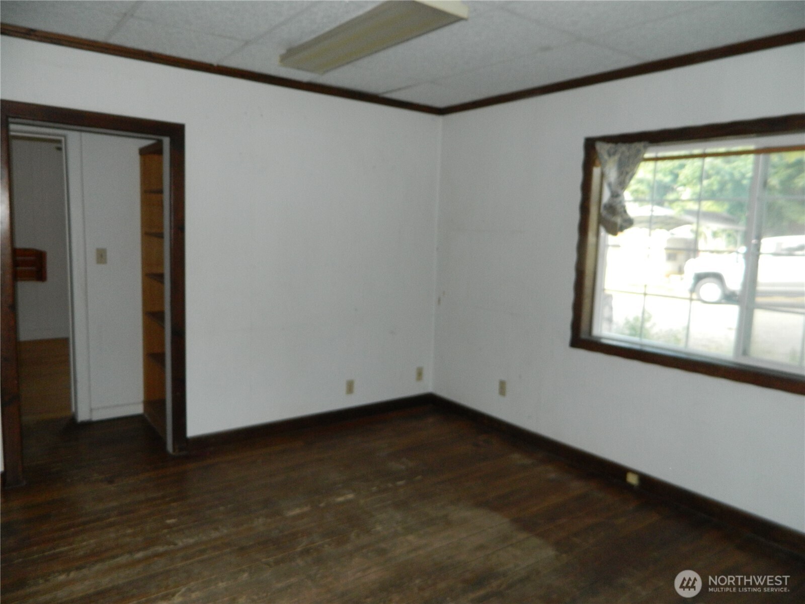 26 Palmer Avenue Loomis, WA 98827 - Photo 7 of 20 a view of empty room with wooden floor and fan