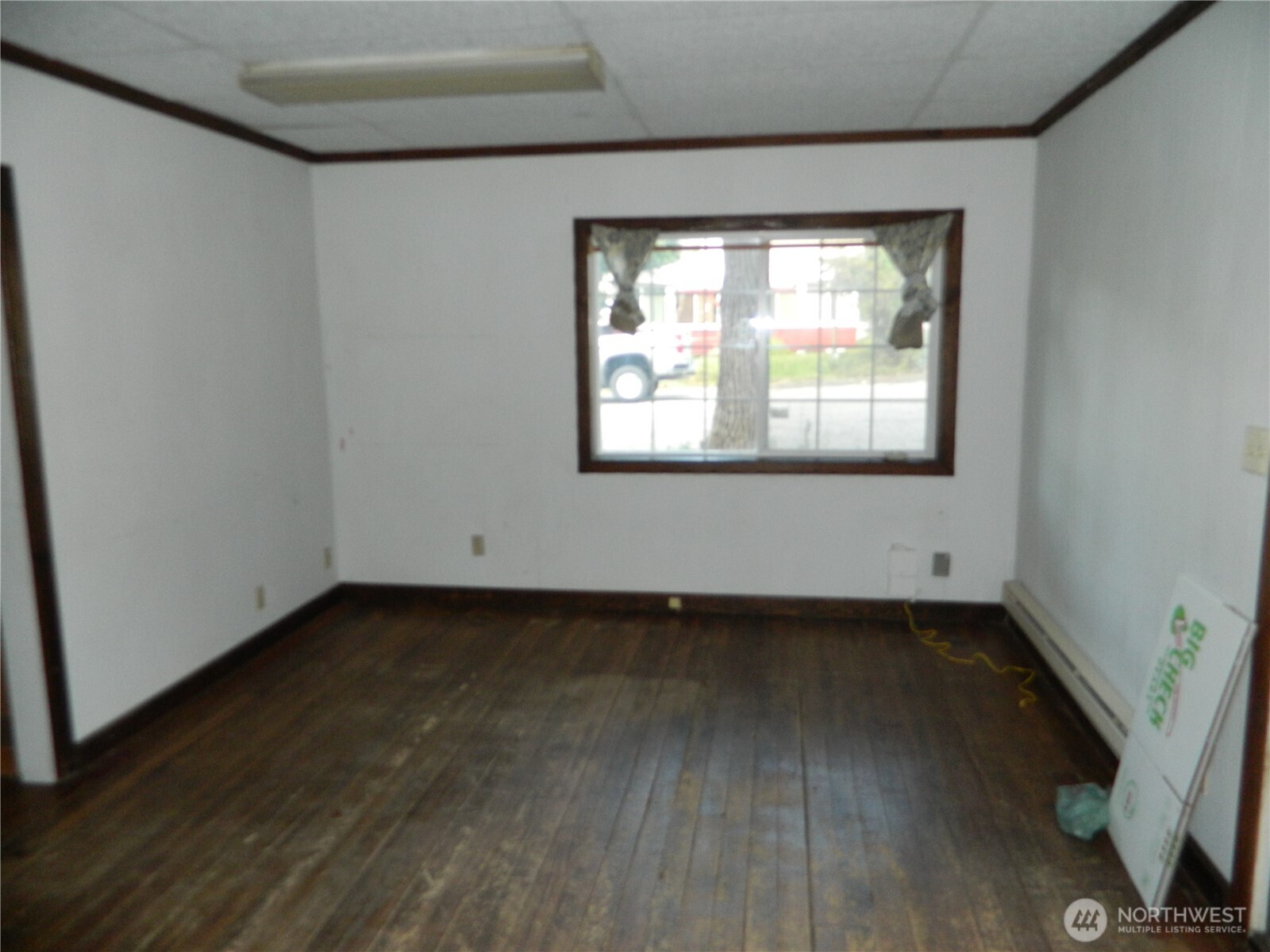 26 Palmer Avenue Loomis, WA 98827 - Photo 10 of 20 an empty room with wooden floor and windows