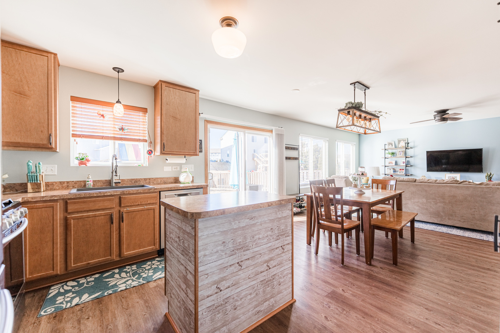 638 Dover Street Pingree Grove, IL 60140 - Photo 5 of 47