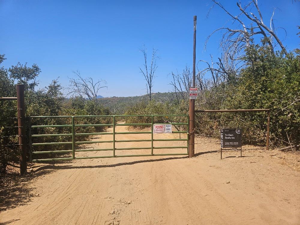 8519 Maranatha Lane Mountain Ranch, CA 95246 - Photo 7 of 9