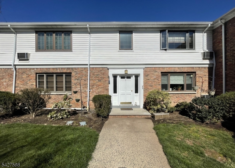 7 Troy Drive, Unit B Springfield, NJ 07081 - Photo 2 of 12