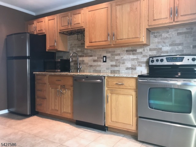 7 Troy Drive, Unit B Springfield, NJ 07081 - Photo 5 of 12