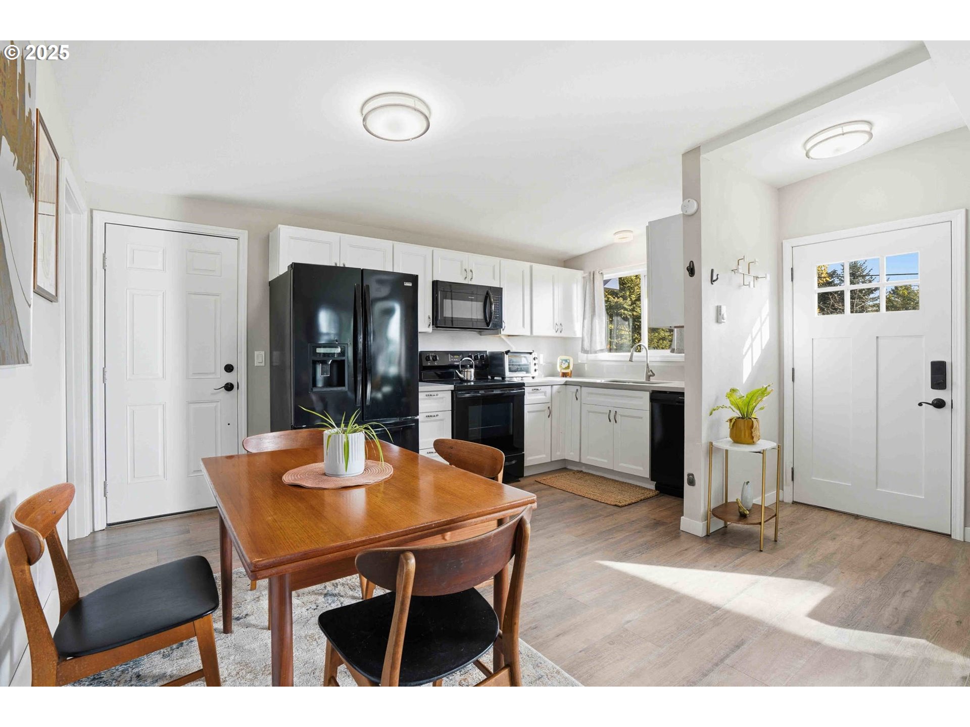 7323 Southwest 4th Avenue Portland, OR 97219 - Photo 8 of 25