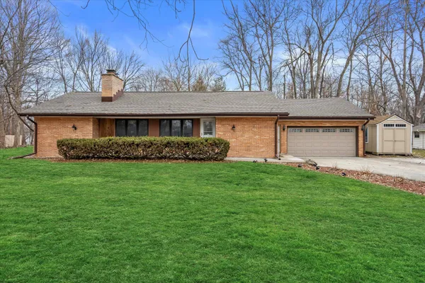 $425,000 | 2570 Gaywood Court, Brookfield, WI 53045