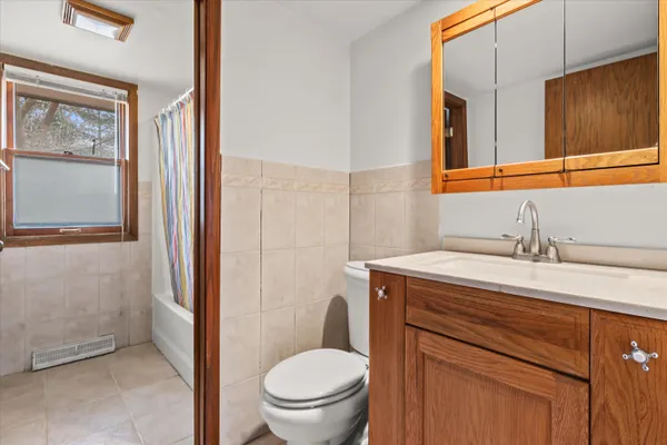 $425,000 | 2570 Gaywood Court, Brookfield, WI 53045