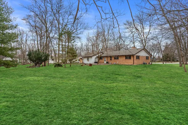 $425,000 | 2570 Gaywood Court, Brookfield, WI 53045