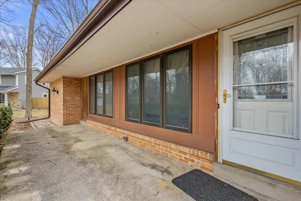 $425,000 | 2570 Gaywood Court, Brookfield, WI 53045