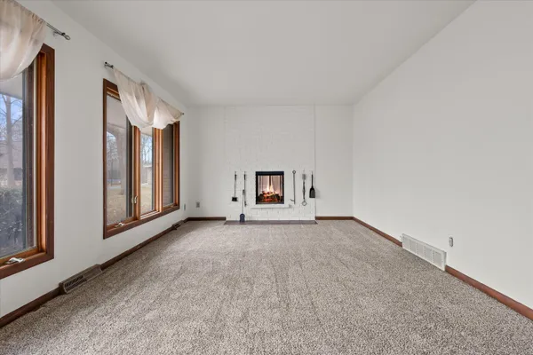 $425,000 | 2570 Gaywood Court, Brookfield, WI 53045