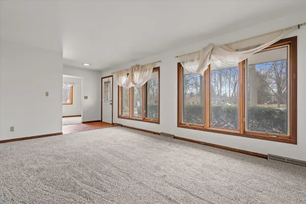 $425,000 | 2570 Gaywood Court, Brookfield, WI 53045