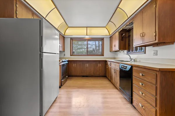 $425,000 | 2570 Gaywood Court, Brookfield, WI 53045