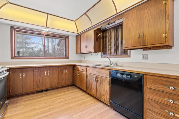 $425,000 | 2570 Gaywood Court, Brookfield, WI 53045