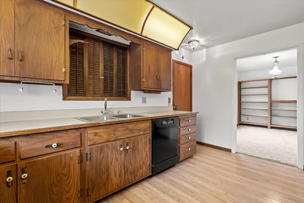 $425,000 | 2570 Gaywood Court, Brookfield, WI 53045