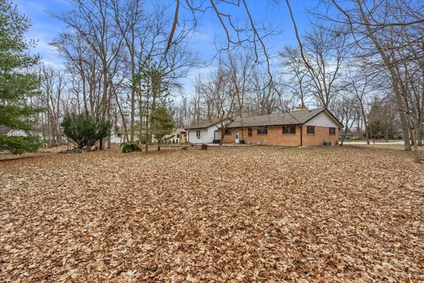 $425,000 | 2570 Gaywood Court, Brookfield, WI 53045