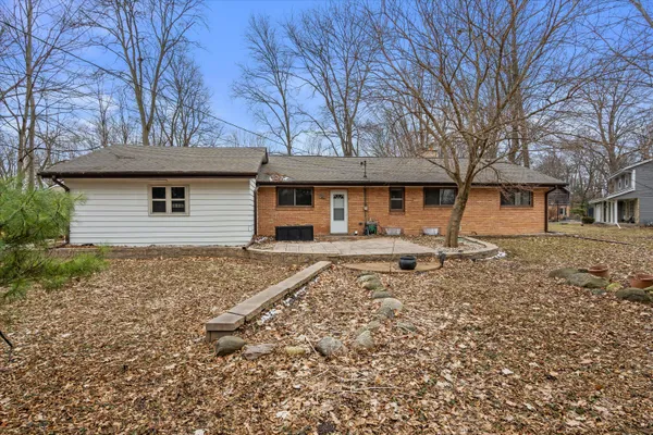 $425,000 | 2570 Gaywood Court, Brookfield, WI 53045