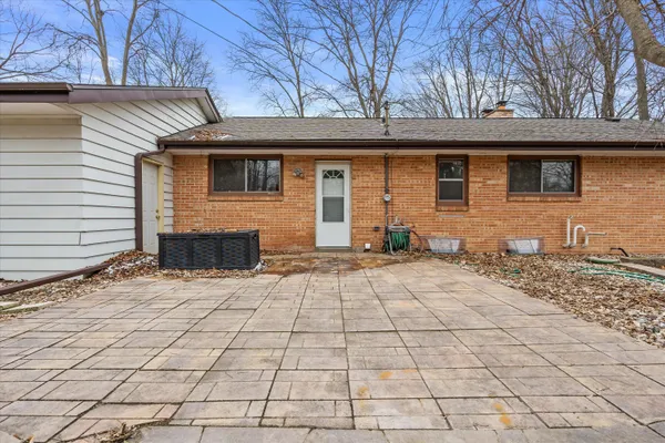 $425,000 | 2570 Gaywood Court, Brookfield, WI 53045