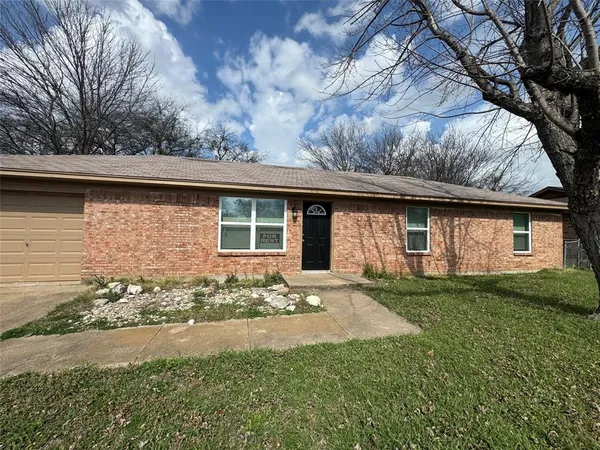 $1,775 | 111 Minnie Drive, Itasca, TX 76055