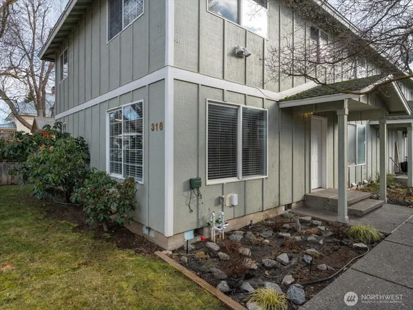 $340,000 | 316 East Wapato Avenue, Unit 1, Chelan, WA 98816