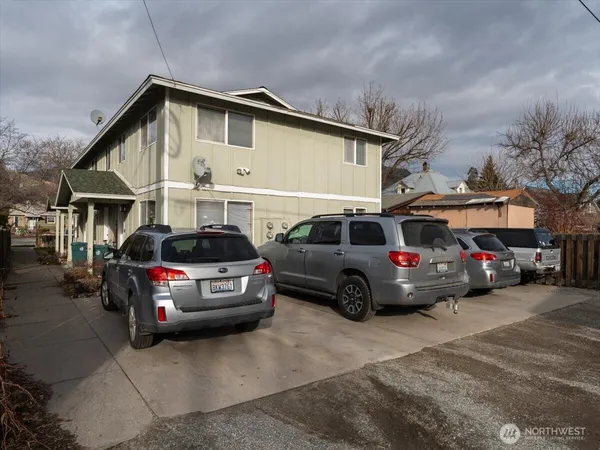 $340,000 | 316 East Wapato Avenue, Unit 1, Chelan, WA 98816
