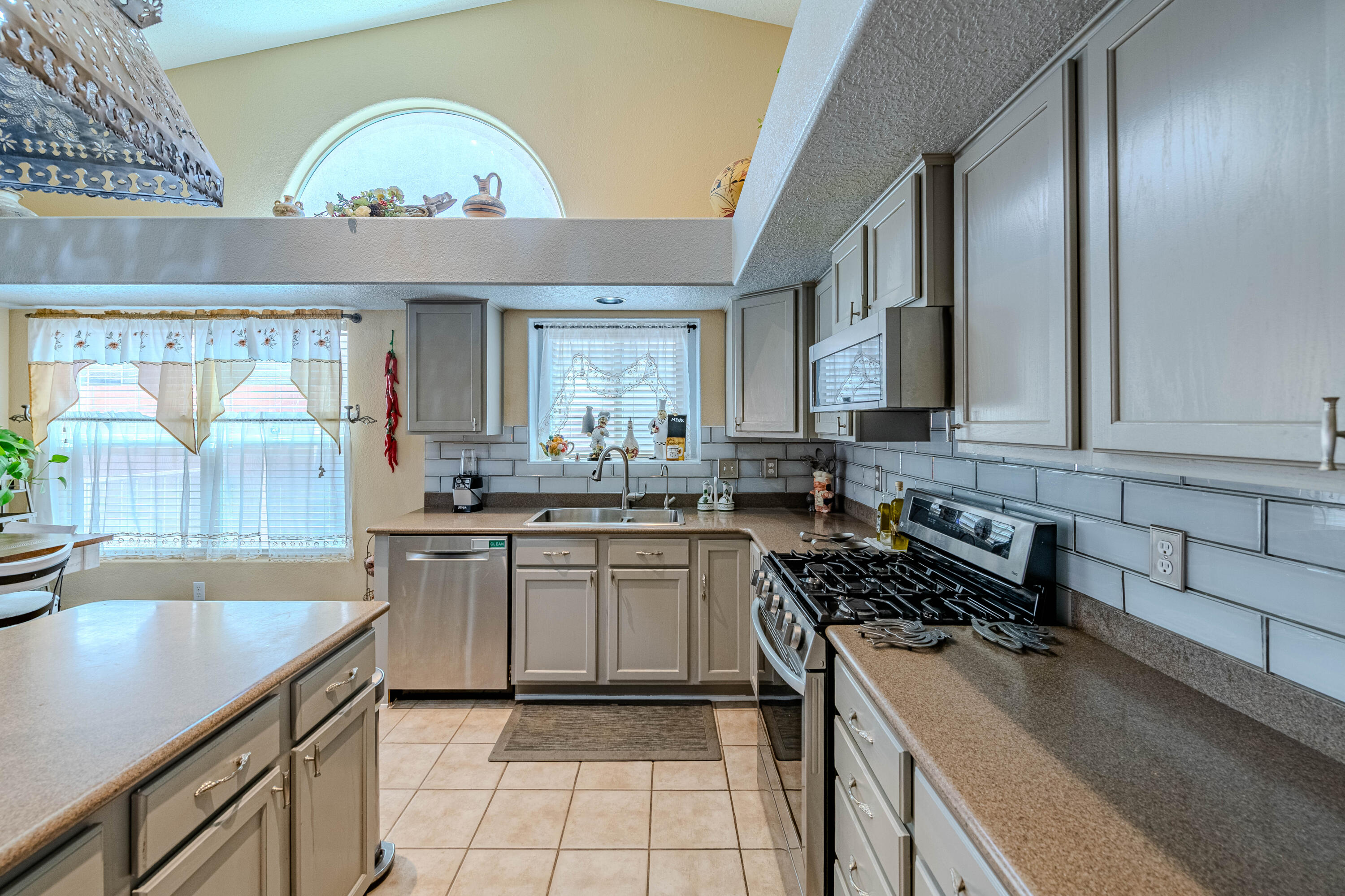 3612 Oasis Springs Road Northeast Rio Rancho, NM 87144 - Photo 16 of 63 Gallery Image 16