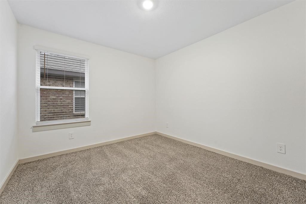 7815 Elm Birch Lane Rosharon, TX 77583 - Photo 5 of 19 an empty room with a window